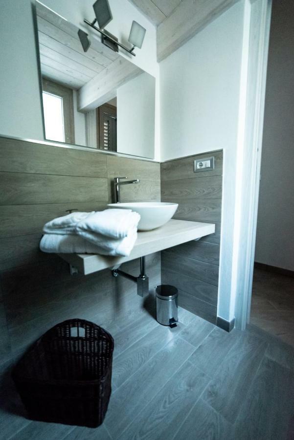 Bed and Breakfast Memento Ossi Exterior foto